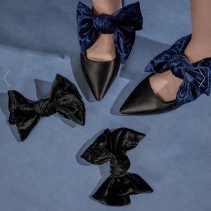 Widow
HEAVIER HEART VELVET BOW BALLET FLATS